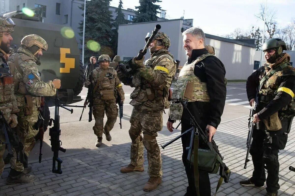 Военные россии против военных украины. Украинские войска. Украинская армия. Форма украинских нацистов.