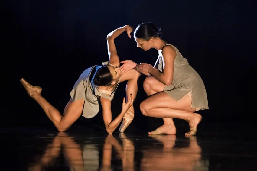 Dancing lesbians. Лезбо балет. Екатеринбургский театр современной хореографии.