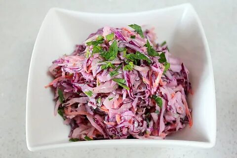 Салат из краснокочанной капусты свежей с майонезом