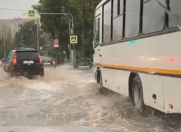 Пробки Рязань. Рязань ночью. Улице Воронежа затоп 19 июля. Фото улица ночью со светофором. Теракт в рязани 1999