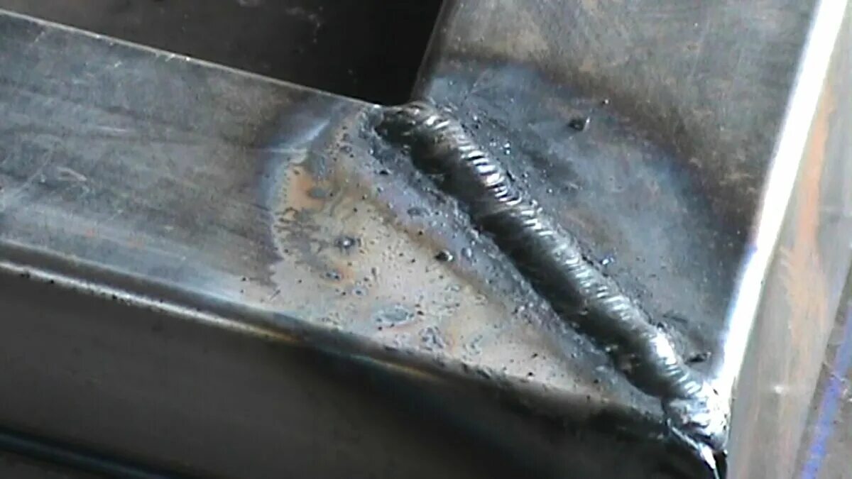 Шов после сварки. Сварочный шов полуавтоматом металл 1. Сварка трубы электродом. Шов после сварки. Сварка трубы электродом 3 мм.