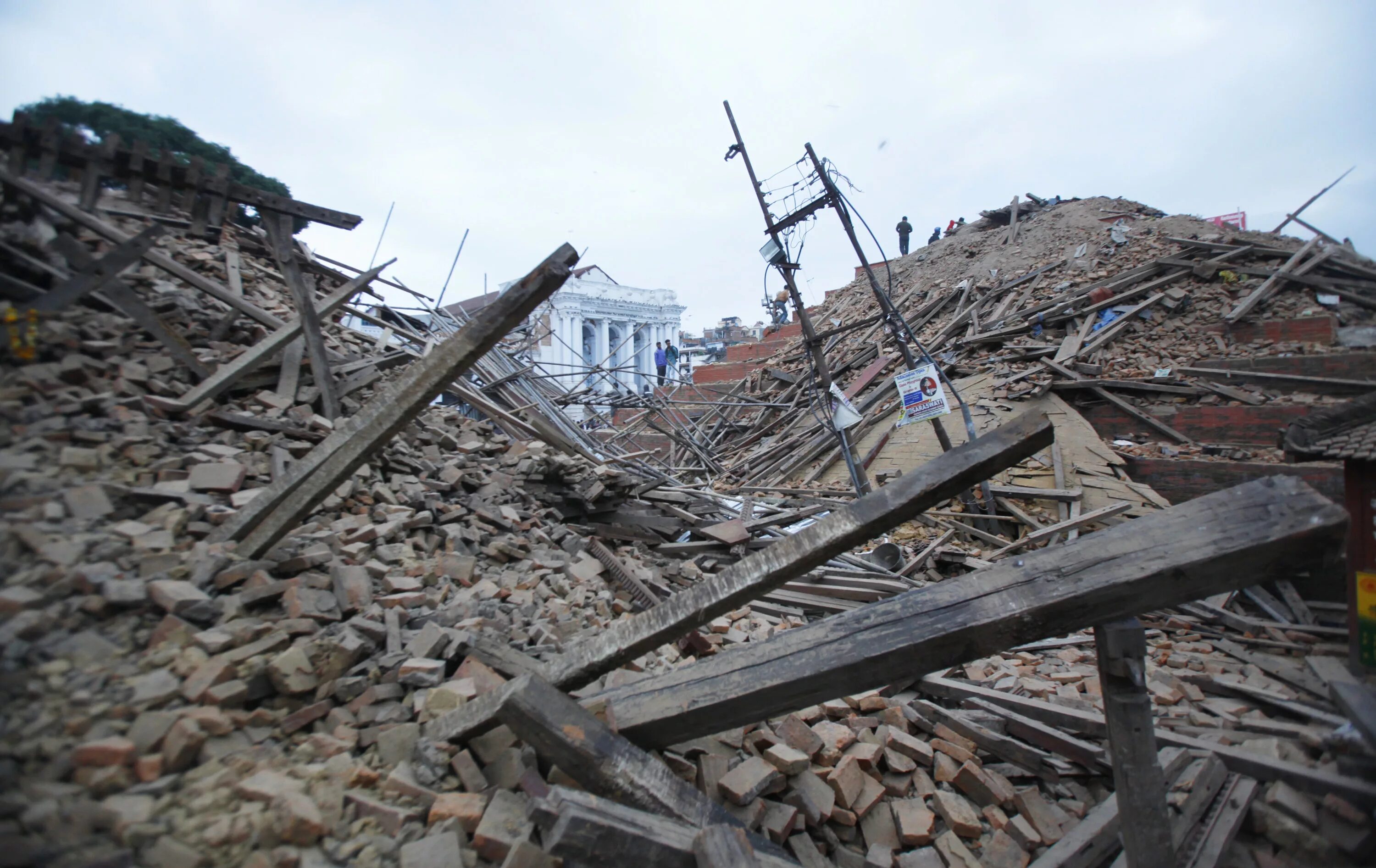 Землетрясение в Непале 2015. Землетрясение в Непале. Землетрясение в Непале фото. AP associated Press землетрясение. Землетрясение 9 апреля