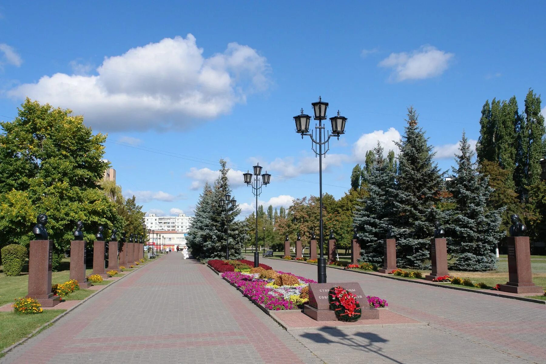 Старый оскол описание. Стела «город воинской славы» (старый Оскол). Старый Оскол город воинской славы.