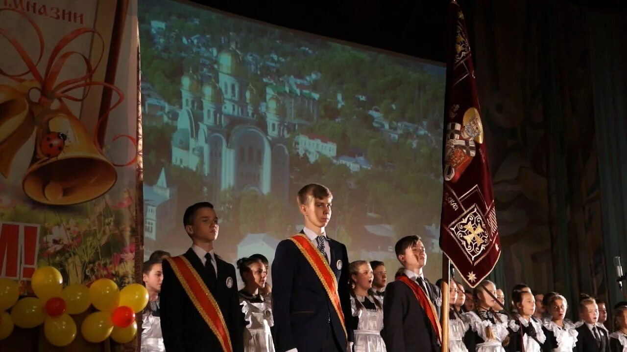 Фото гимназия 19 кисловодск. Гимназия 19 кисловодск. Электронный дневник 19 гимназия кисловодск. Гимназия 19 кисловодск учителя. Директор гимназии 19 кисловодск.