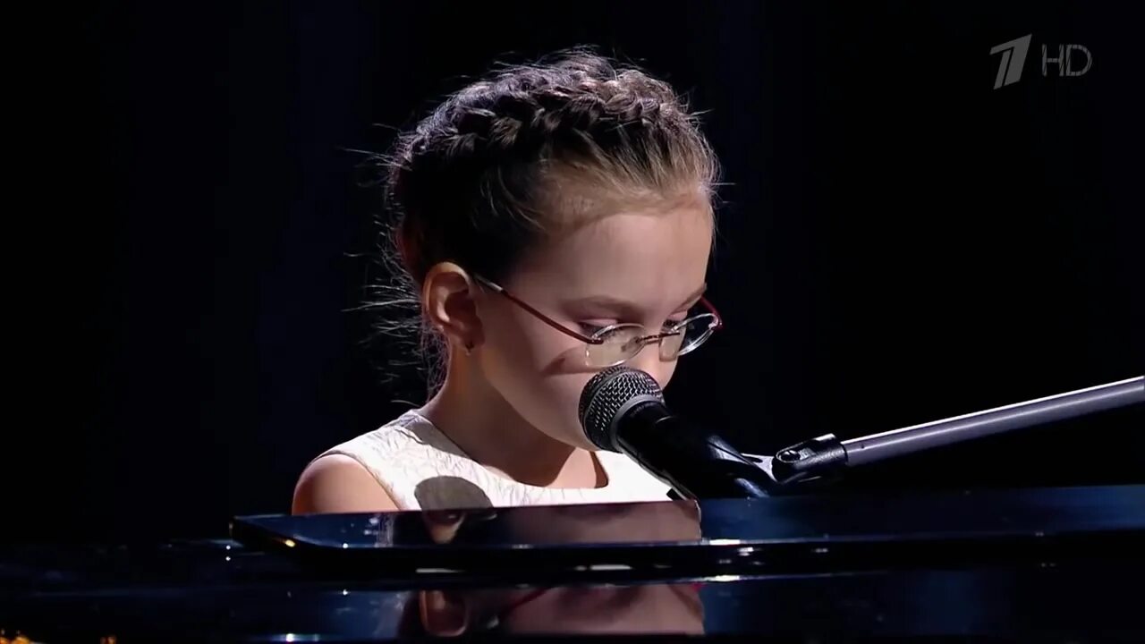 Вика старикова фото. Выступление стариковой. Виктория викторовна старикова. Выступление стариковой. Виктория старикова биография родители.