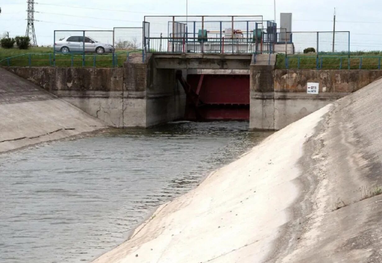 Украина перекрыла северокрымскиц канал. Судопропускное сооружение с-1 кзс санкт-петербурга. Канал в крым из днепра. Украина перекрыла северо крымский канал. Дамба на северо-крымском канале.