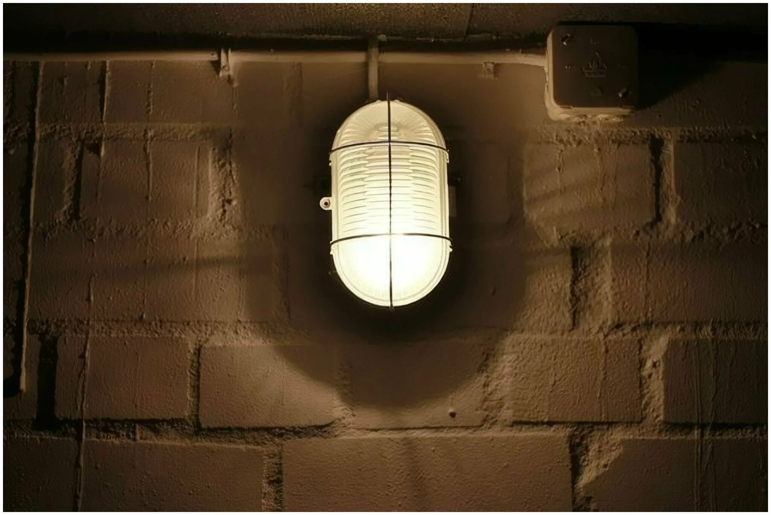 светильник для подвала. светильник в подвальное помещение. светильник в погреб. лампы в погреб. лампочка для погреба.