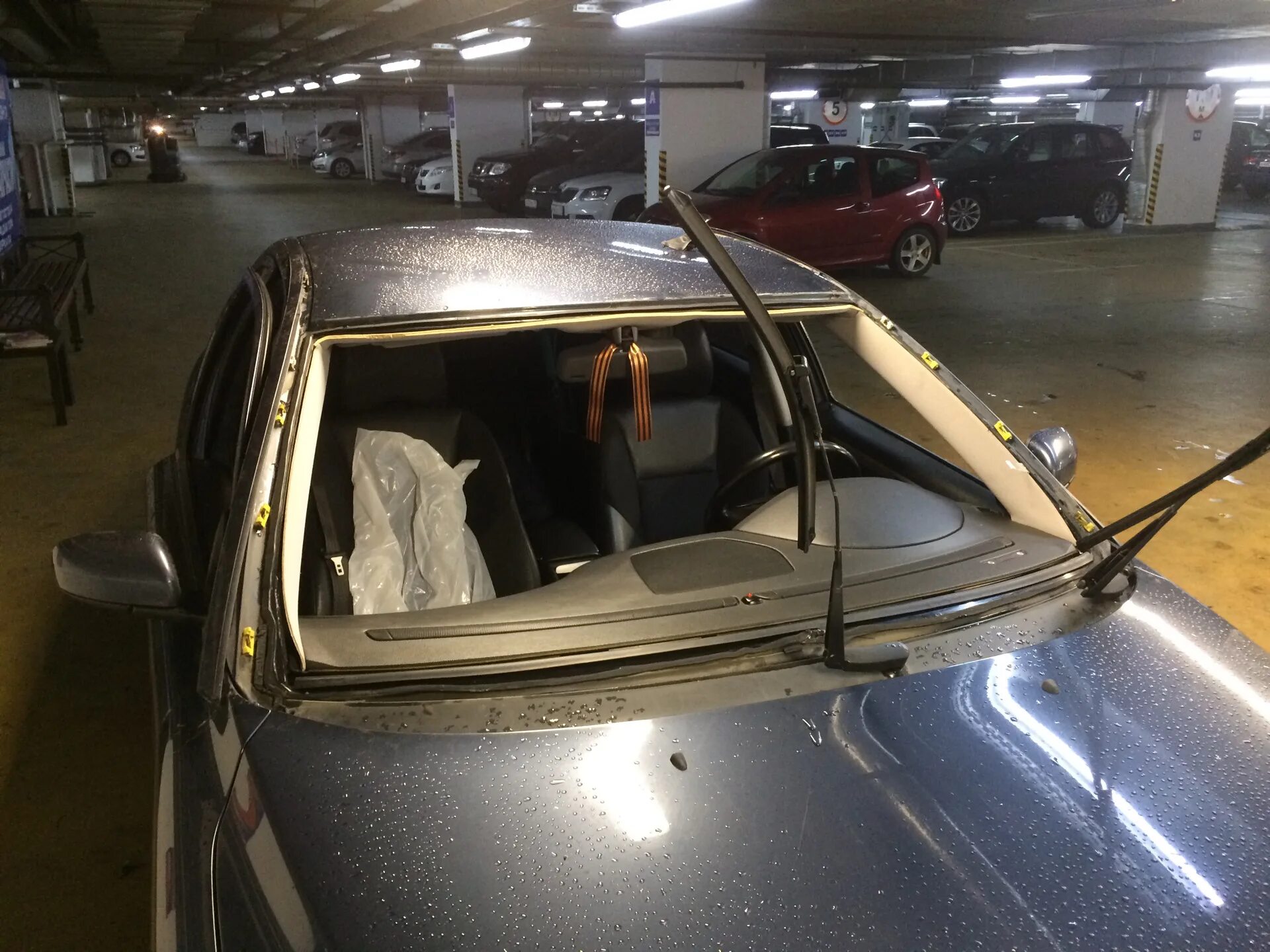 Л. Замена стекла вольво. Двойные стекла на вольво хс90. Молдинги лобового стекла volvo 850. Замена стекла вольво.