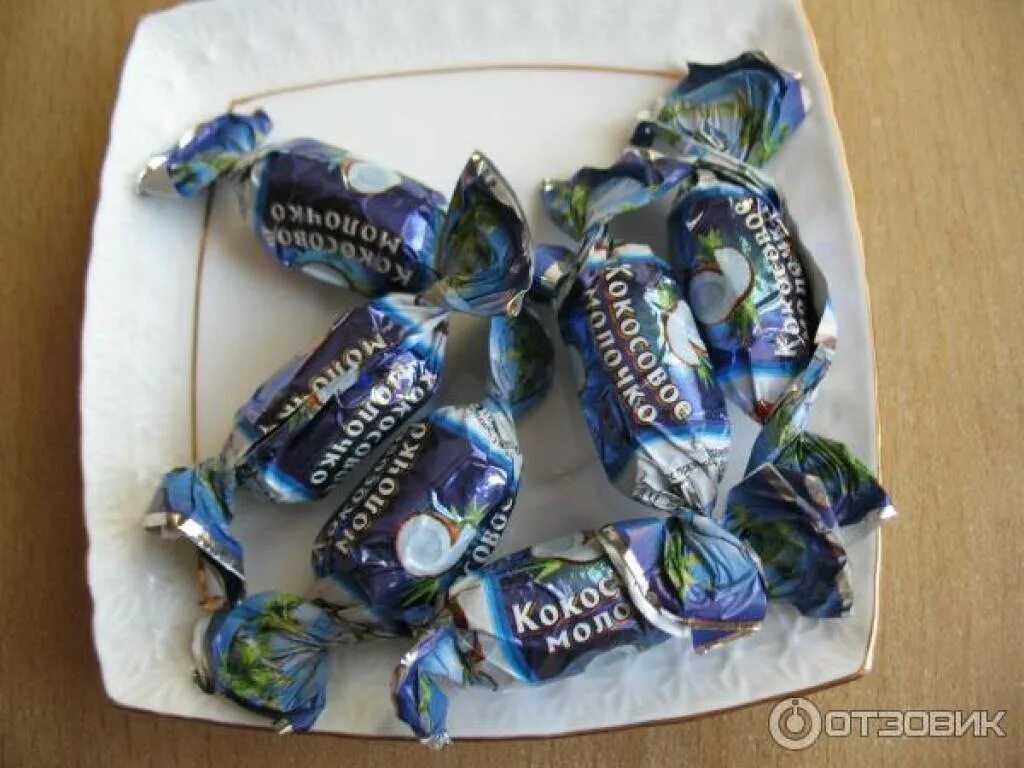 Конфеты как так с карамелью и кокосом. Кокос и карамель. кокосовые карамельки. кокосовые конфеты карамель. украинские кокосовые конфеты.