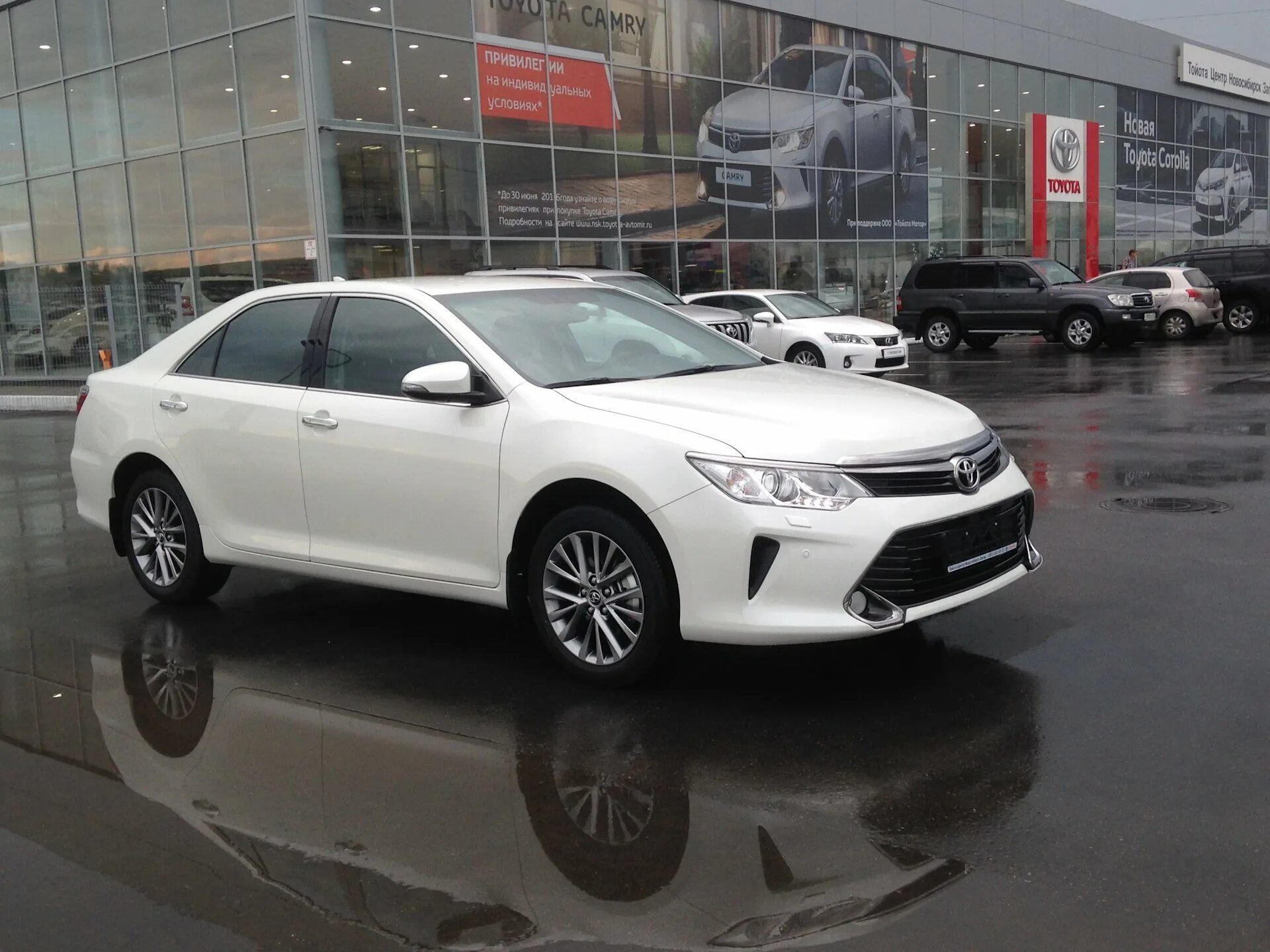 Сиберия камри. Toyota Camry 55 белая. Тойота Камри 55 белый перламутр. Тойота Камри 3.5 белая. Камри 55 белый перламутр.