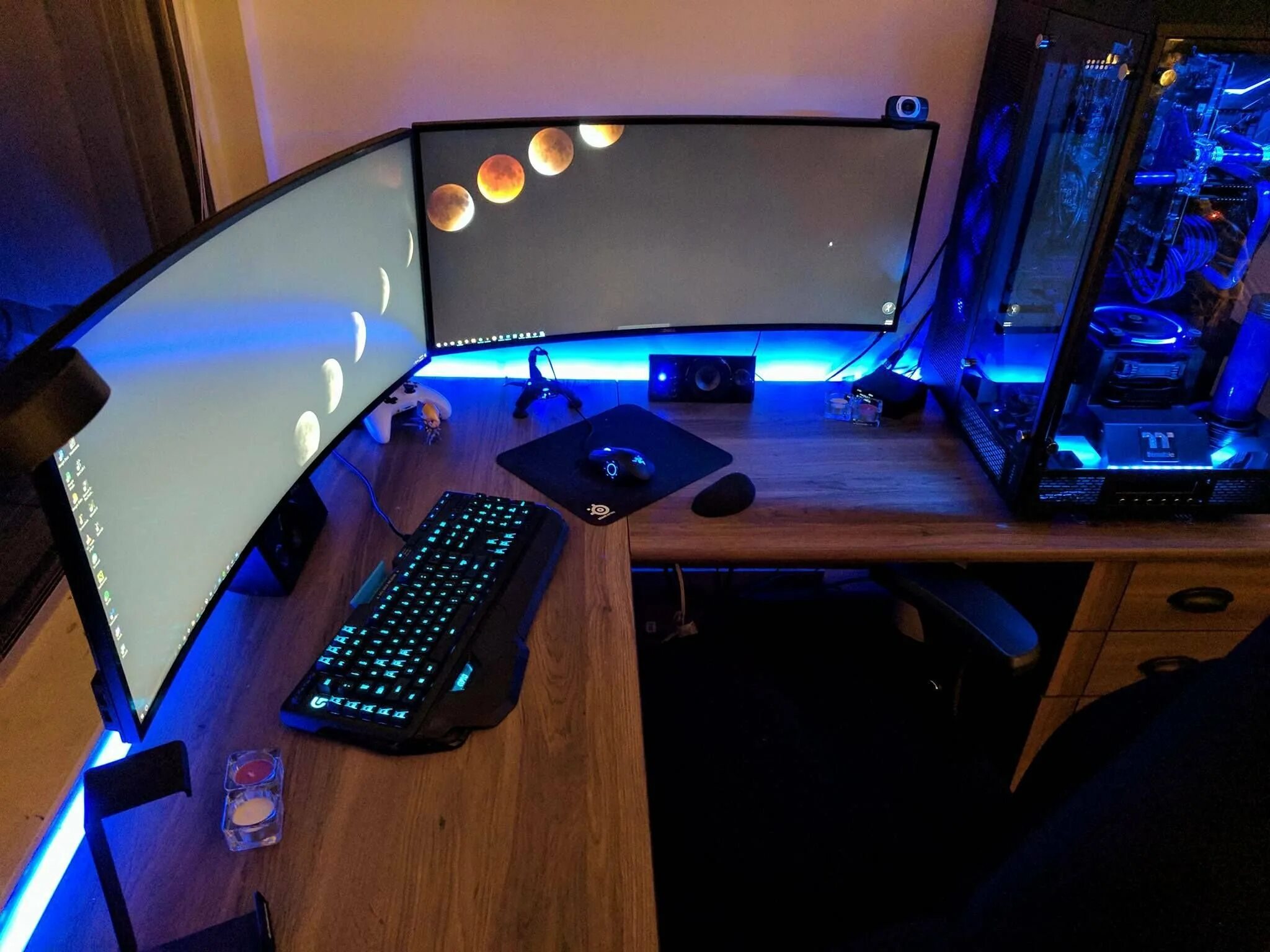 Компьютерный стол игровой. Компьютерный стол игровой с подсветкой. Стол компьютерный "геймер". Игровые столы для геймеров. Gaming corner