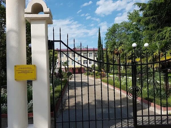 Школа 19 сочи мамайка. Коррекционная школа сочи мамайка. Мамайка школа интернат 2. Школа интернат 2 сочи. Мамайка школа интернат 2.