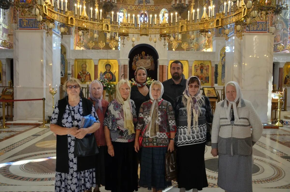 Покровский храм ясенево духовенство. Храм покрова пресвятой богородицы в ясенево расписание богослужений. Храм в ясенево в храме покрова пресвятой богородицы. План покровского храма в ясенево. Храм покровский в ясенево священники.