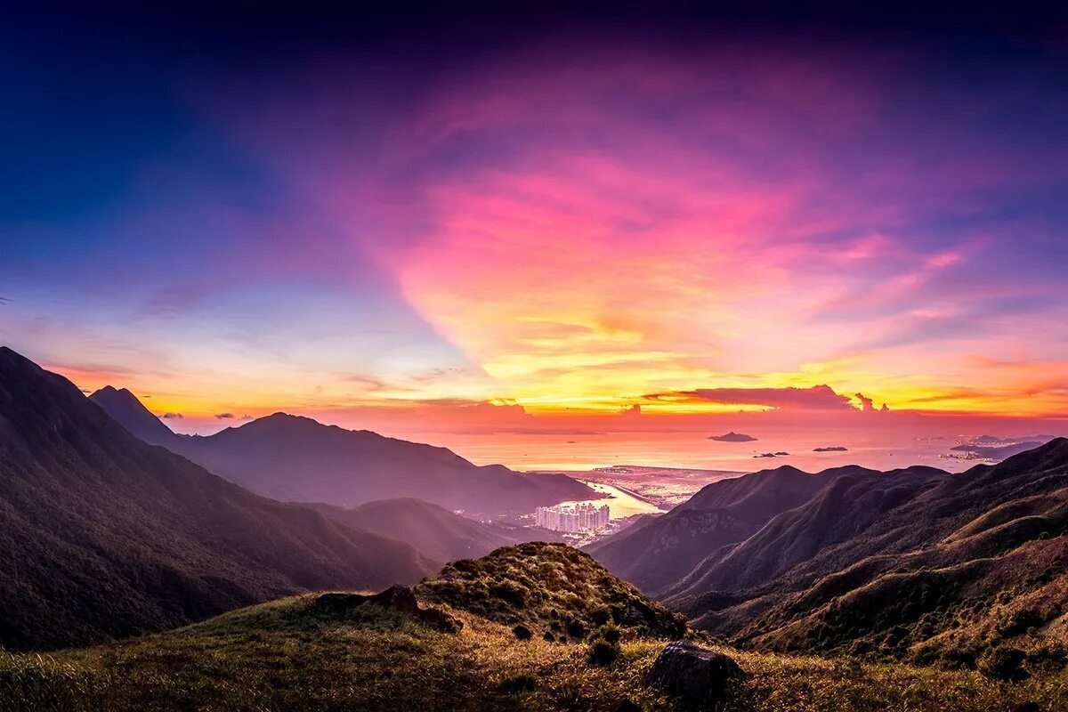 Гори закат. Красивый закат в горах. Гори закат. Горы солнце. Гори закат.
