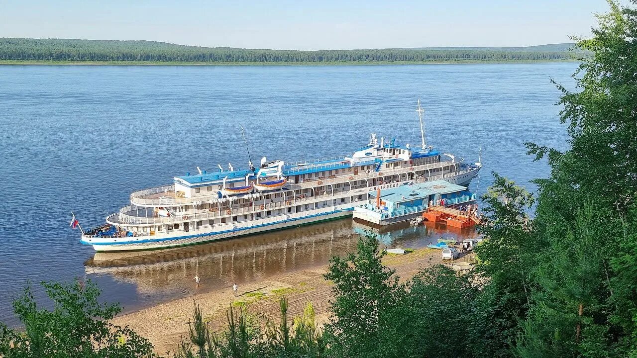 Теплоход алей. Теплоход Матросов Красноярск. Теплоход Енисей Красноярск.