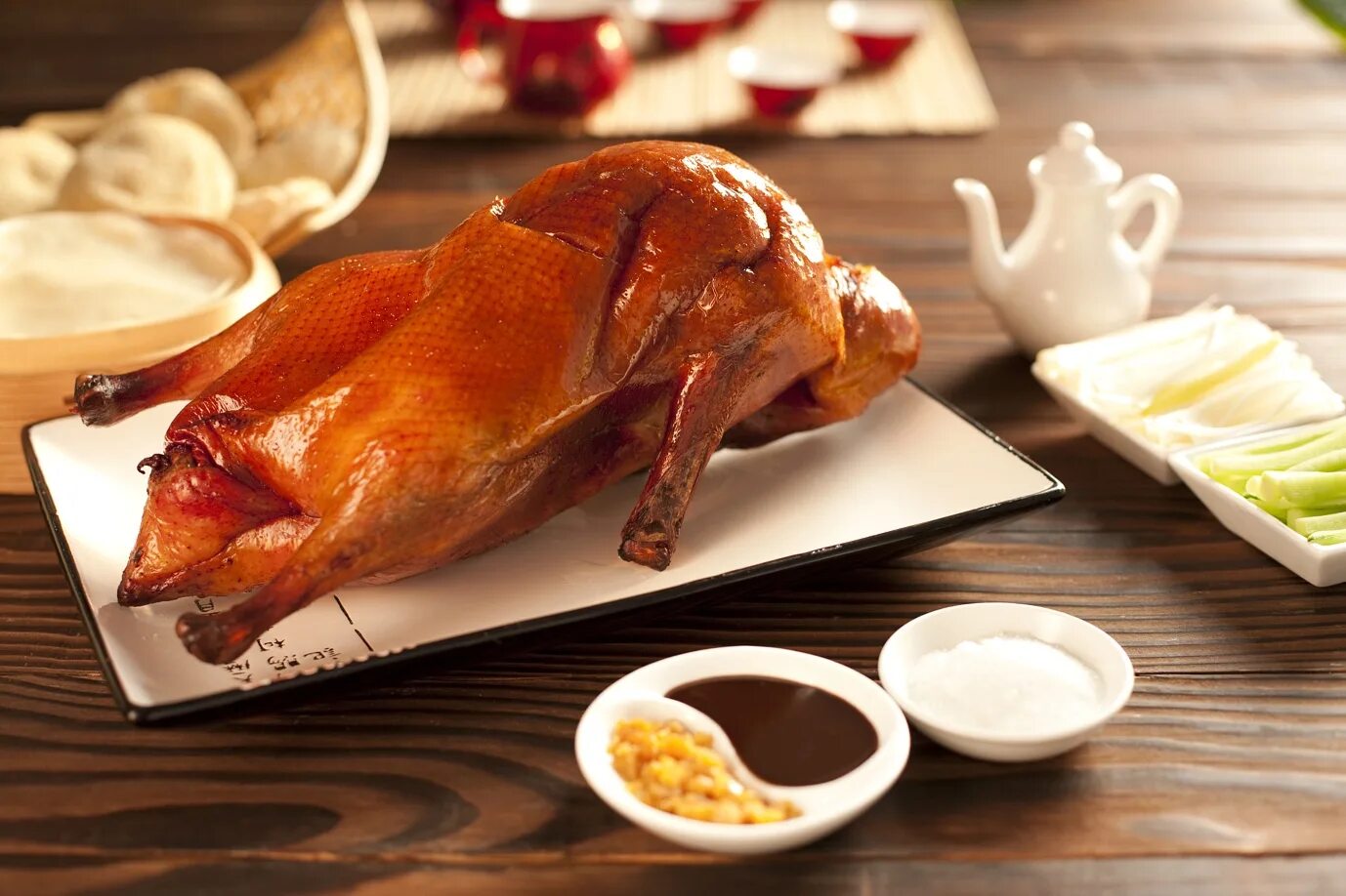 J peking duck. Утка по пекински в Китае. Китайская кухня утка по пекински. Пекинская утка. Peking Duck – «утка по-пекински».