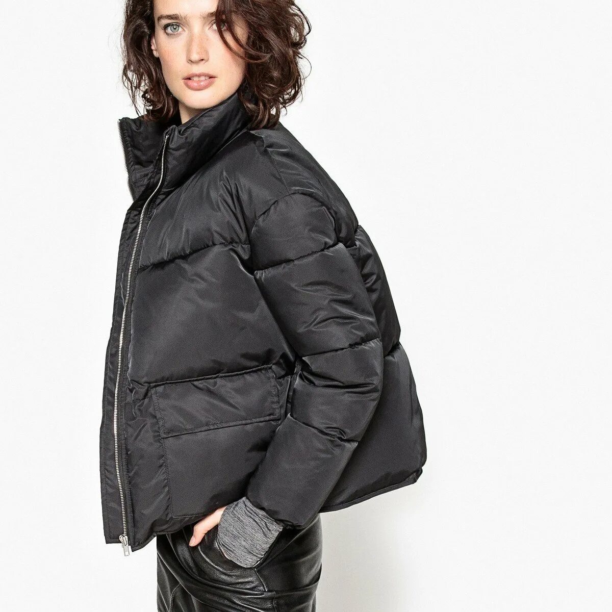 Чёрный пуховик женский. Куртка черная женская короткая. Роял кэт пуховики 2018. Чёрная куртка женская. Пуховик бифри короткий.