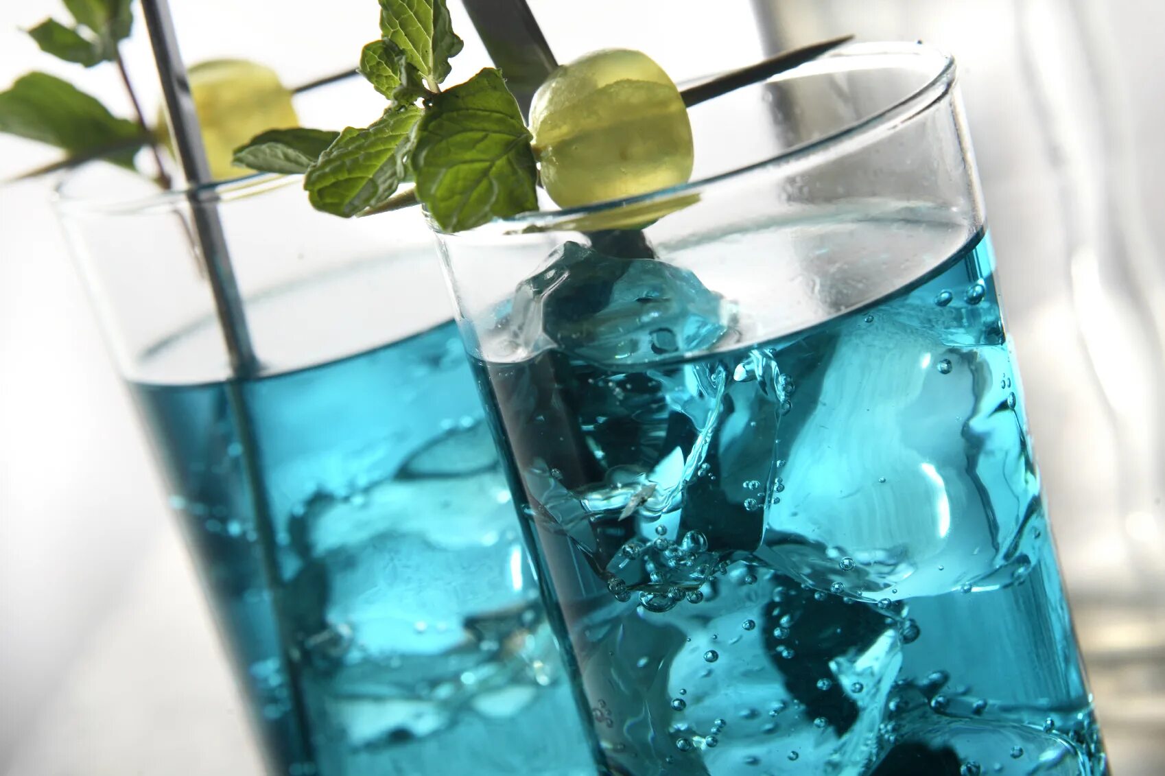 Голуба лагуна коктейль. Голубая лагуна коктейль. лимонад голубая лагуна. голубая лагуна напиток. голубая лагуна безалкогольный.