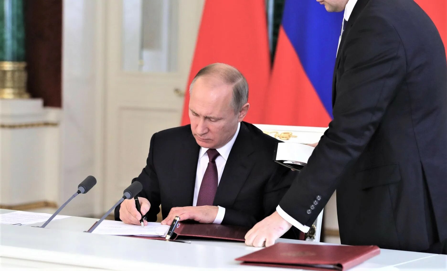 Подписание законопроекта президентом