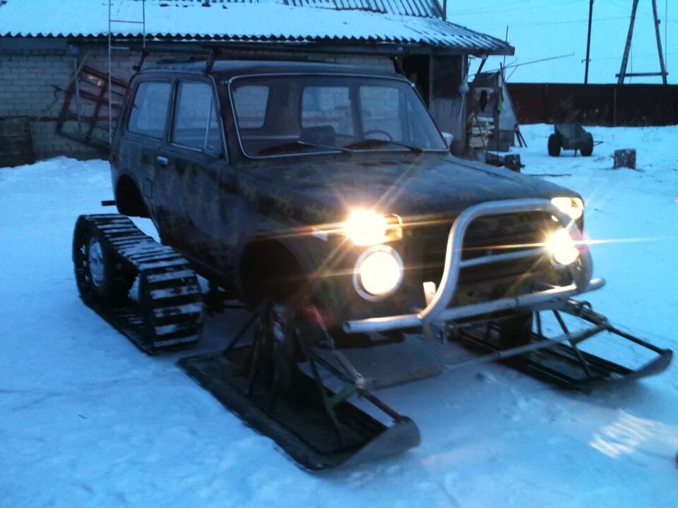 Зимние гусеницы для автомобиля. Лыжа вместо колеса. Гусеничные движители trackngo. Ваз 2104 вездеход. Гусеничные движители trackngo.