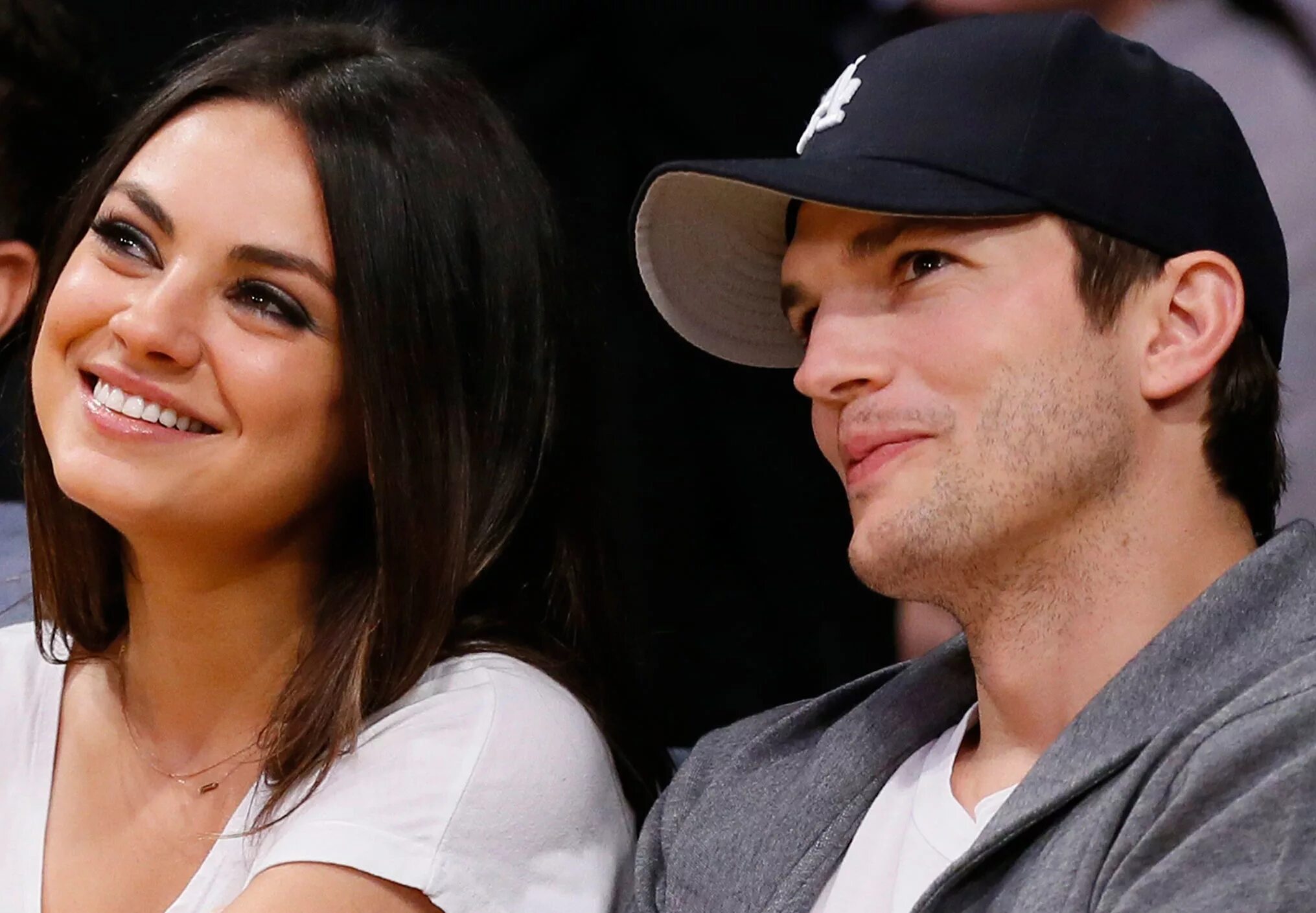 жена эштона катчера. деми мур и эштон катчер снова вместе. эштон катчер и деми. жена эштона катчера. жена эштона катчера.