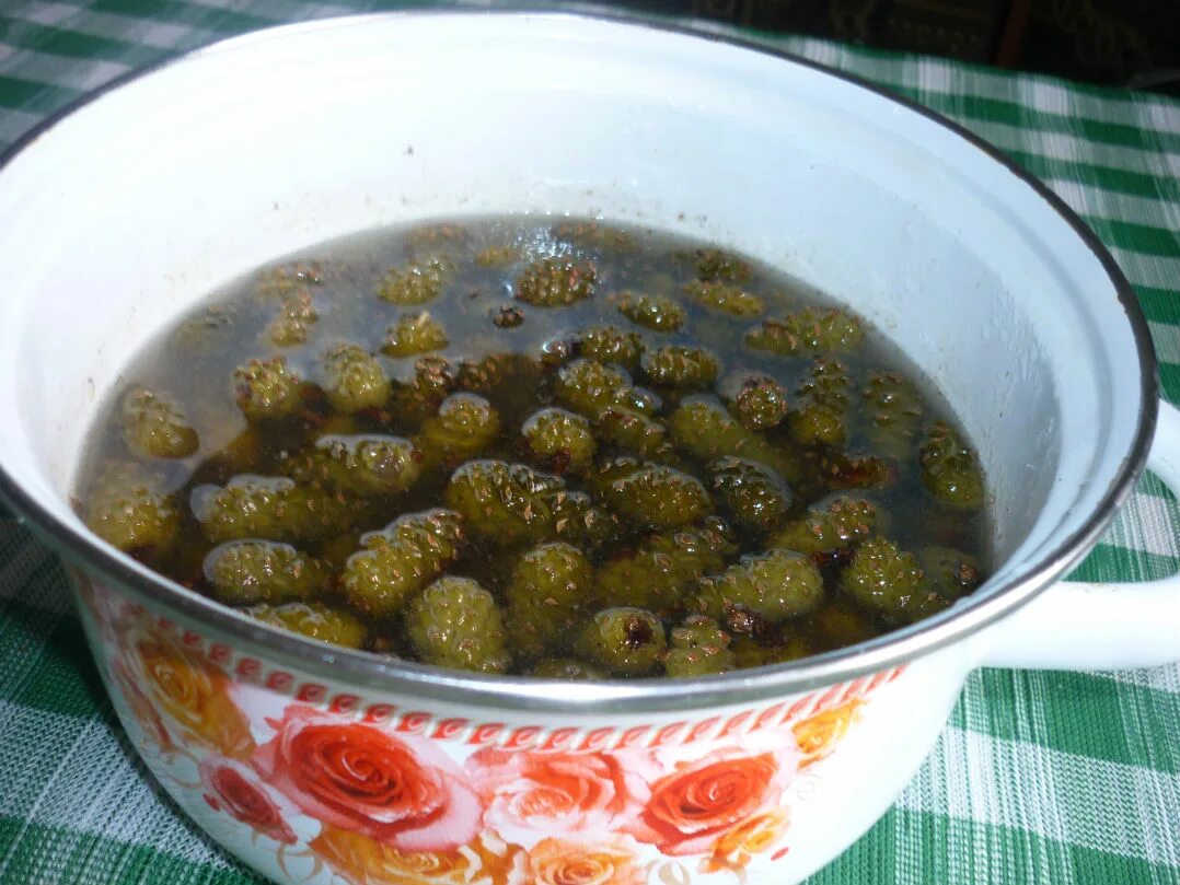 Сосновые шишки варенье. Как варить варенье из шишек. Варенье из шишек вкусное?. Варенье из шишек с медом. Шишка варенье.