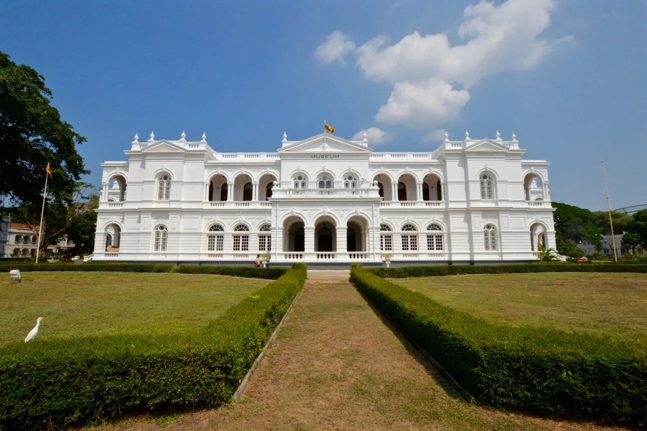 Музеи коломбо. Президентский дворец шри ланка. National art gallery sri lanka. Президентский дворец шри ланка. Президентский дворец шри ланка.