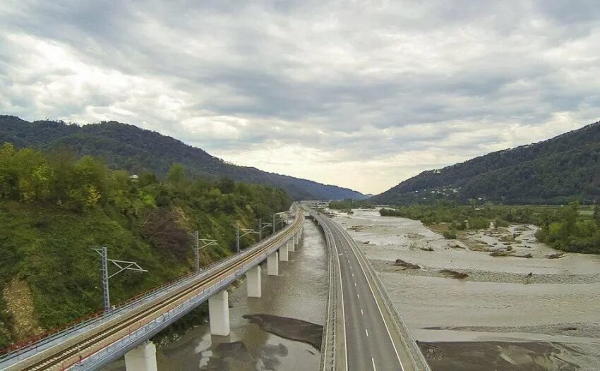 Горная дорога сочи. Ущелье ахцу в адлере. Ущелье ахцу в адлере. Шоссе сочи. Пронеси господи дорога на красную поляну.