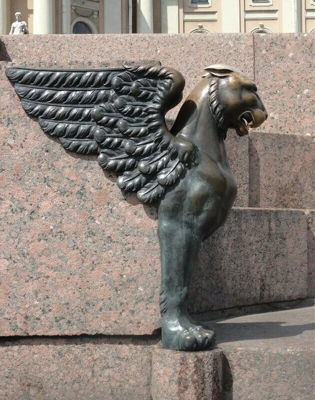 Готика скульптура гаргульи. Гриффон статуя. Грифон у академии художеств в санкт-петербурге. Грифоны сфинкс. Грифон горгулья.