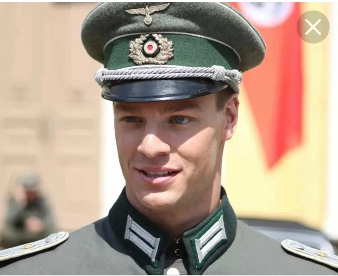 Даниэль брюль первый мститель. Филипп рейнхард актер. Рэйф файнс амон. Рэйф файнс гет. Актер сыгравший немца.