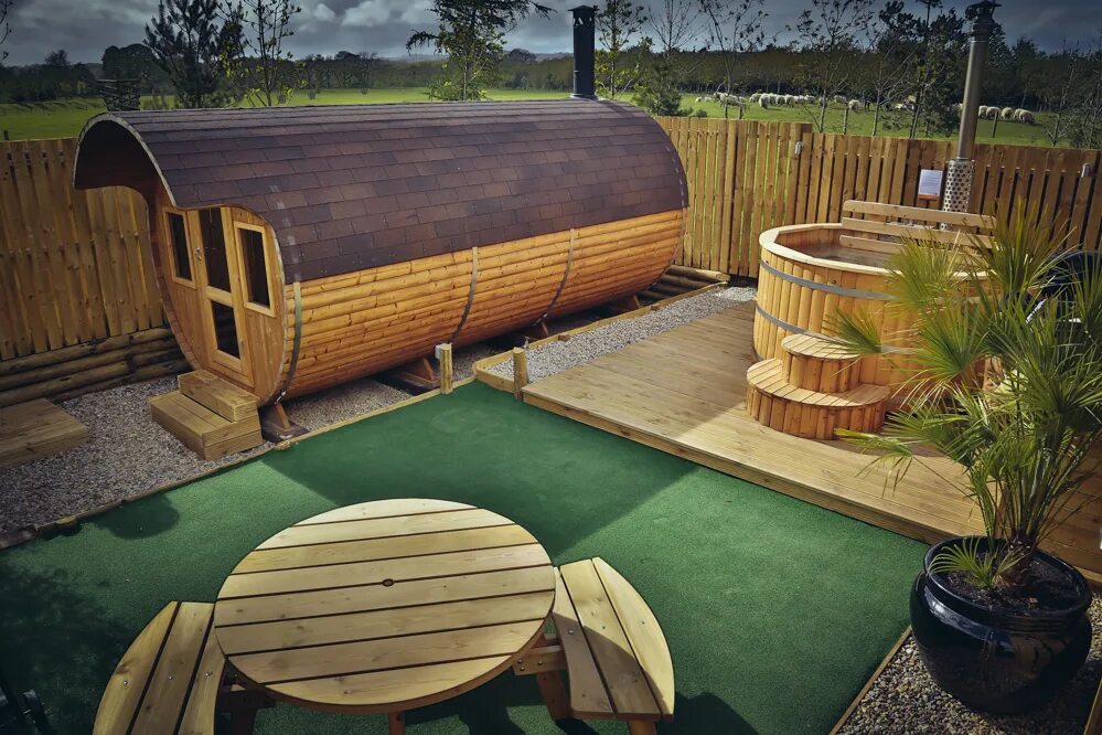 Сауна бочка. Бочка-баня для дачи. Баня бочка диогена. Финская баня бочка. Баня бочка в ландшафте.
