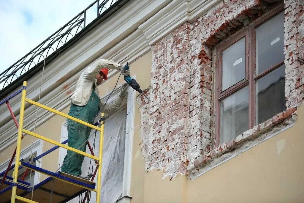 Оштукатуривание фасада мкд. Комплексный капремонт. Ремонт многоквартирного дома. Капремонт подмосковье. Мягкая кровля мкд.