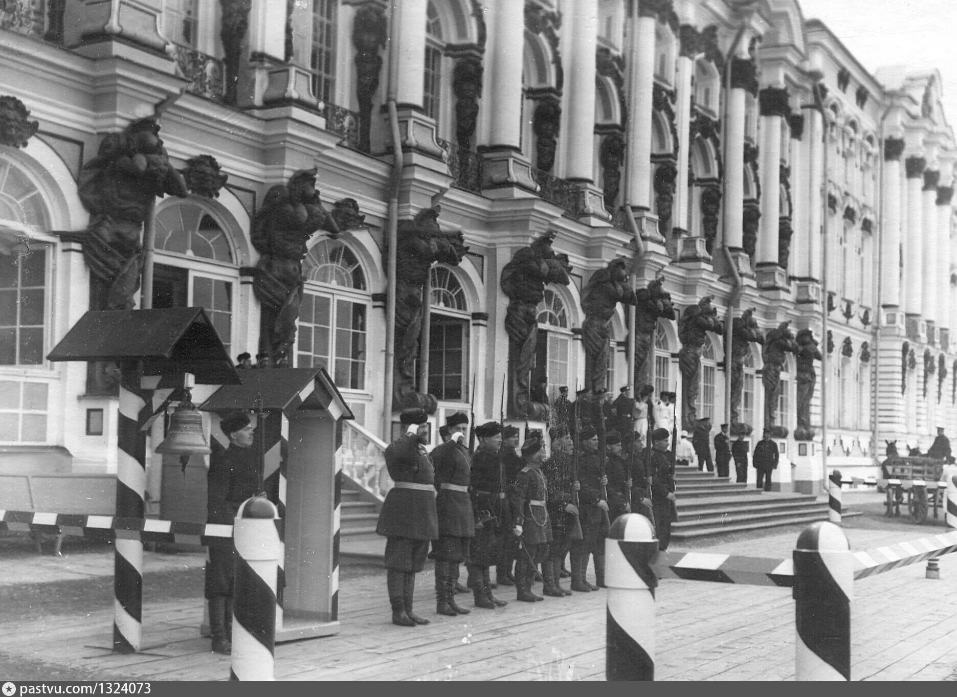 165 отдельная стрелковая рота почетного караула санкт-петербург. Возложение цветов к могиле неизвестного солдата 23 февраля. Рота почетного караула волгоград. Гарнизонный караул. Караулов стрелковых.