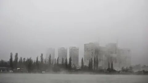 Из за тумана город на время