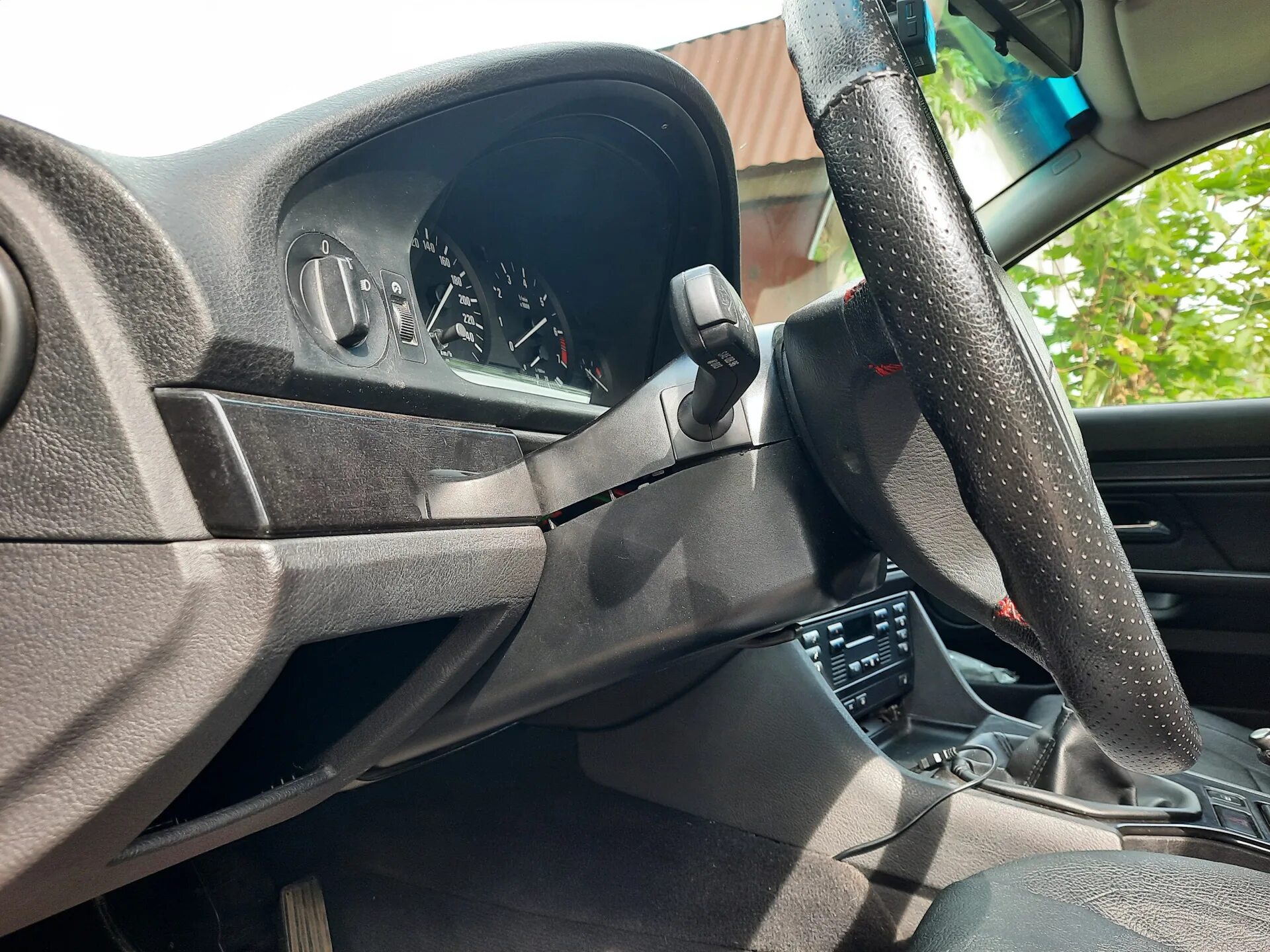 Подтяжка ручника renault captur. Ручник нива 21214. Как заменить кожух. Кожух рычага кпп daewoo nexia n100. Крышка ремня грм ваз 2108.