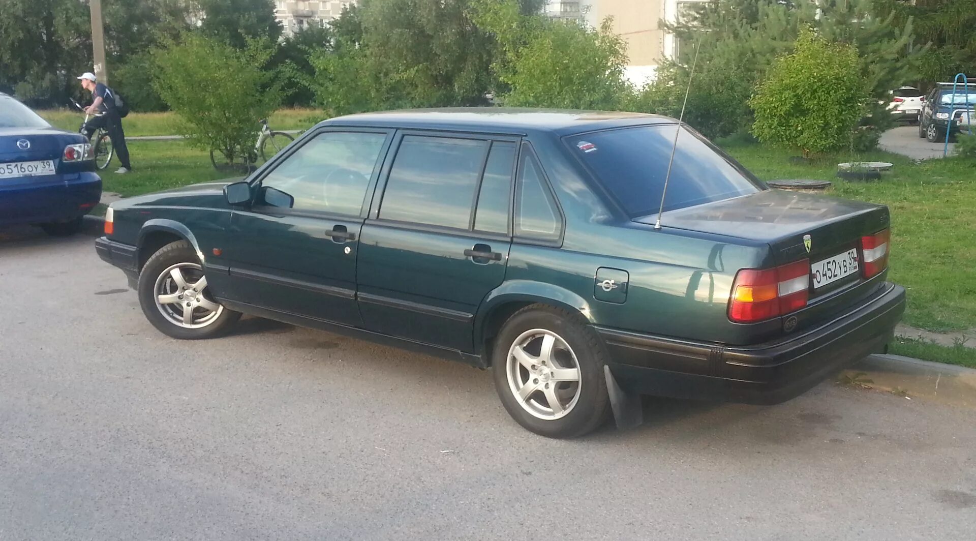 Запчасти вольво 940. Вольво 940. Вольво чемодан 2006 года. Volvo 940 red. Volvo 940 седан.