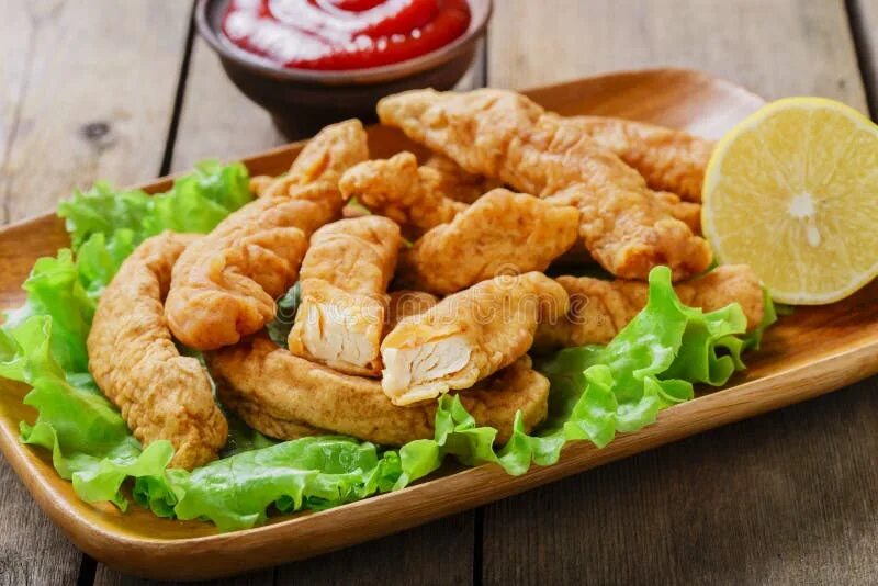 Еда в кляре. Курица в кляре. куриное филе в кляре. куриные кусочки в кляре. кусочки курицы в кляре.