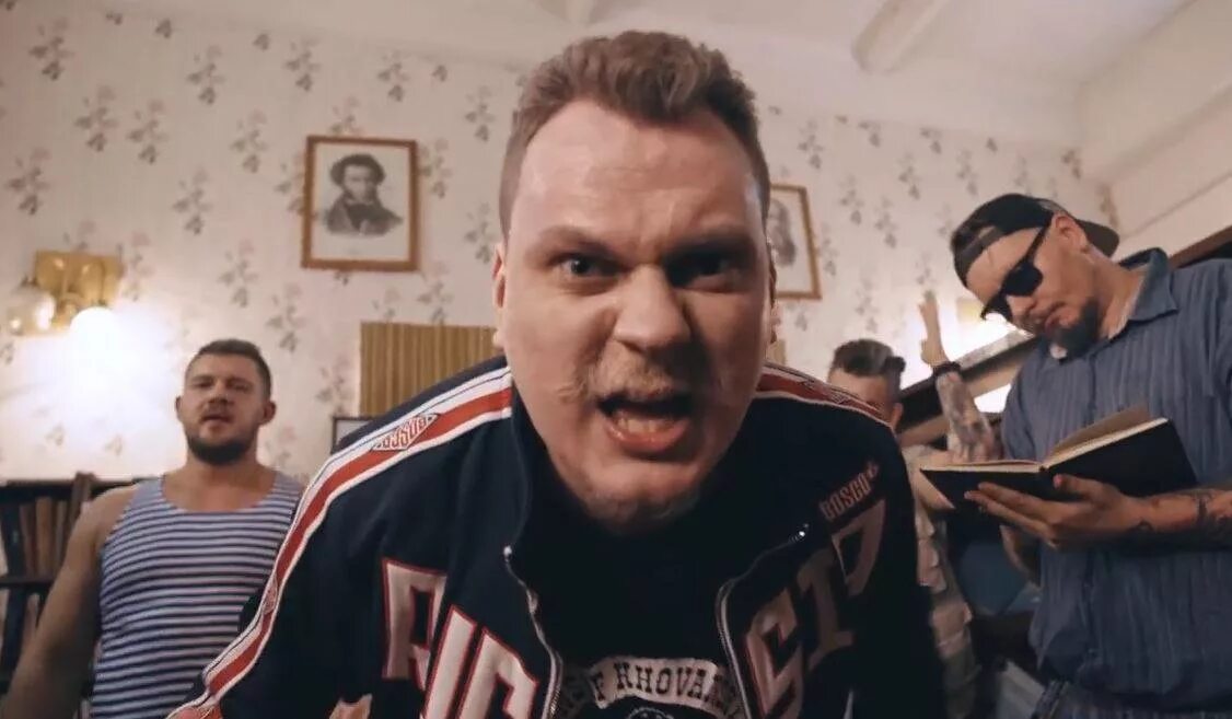 Батя в здании фото. Хованский батя 2. Мс хованский батя в здании 2. Батя в здании 2 обложка. Mc хованский - батя в здании.