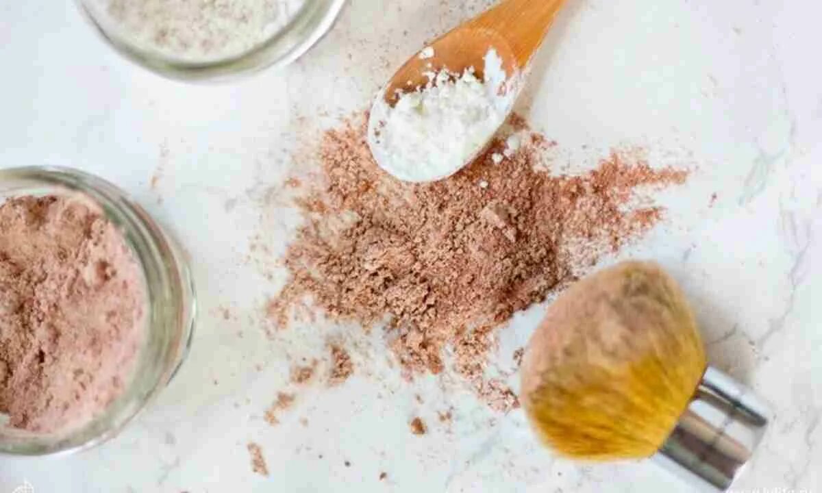 Сухой шампунь для волос сделать. Порошковый шампунь. сухой шампунь порошок. порошковый шампунь для волос. сухой шампунь в виде порошка.