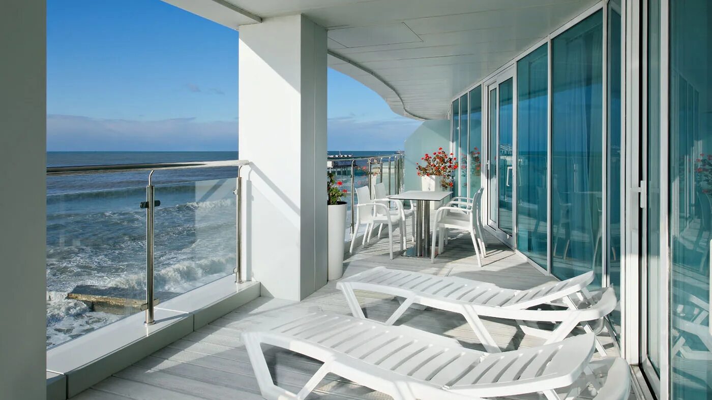 Black villa оренбург бассейн. Sanremo 3 сочи. Ул черноморская 4 сочи. Ривьера бич болгария. 5 отели черного моря.