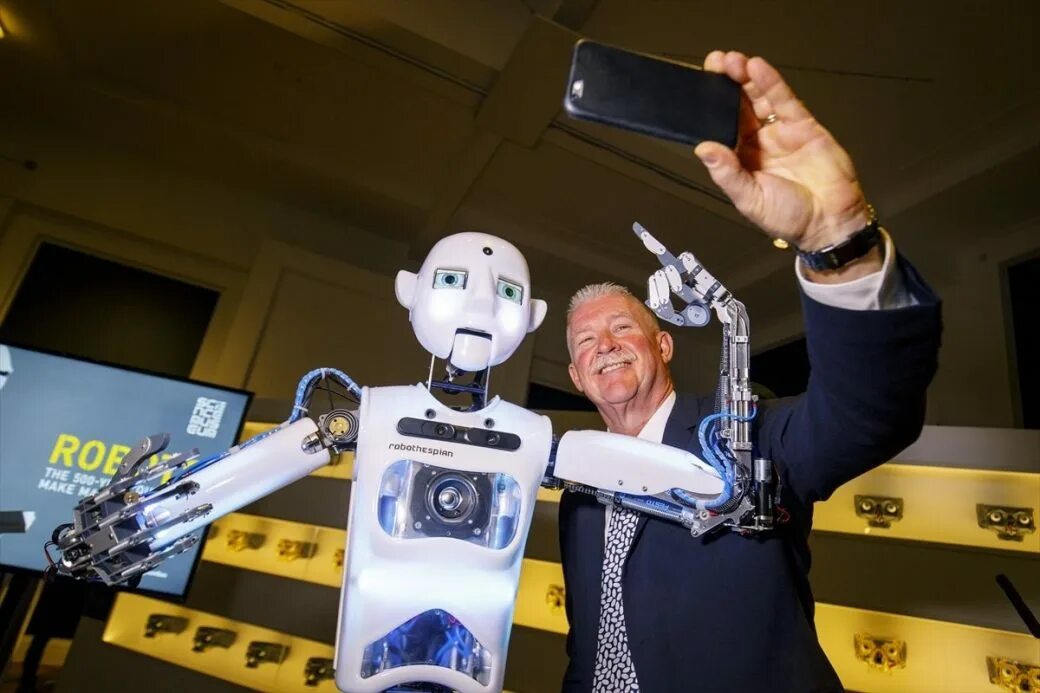 Игрушечный робот макробот macrobot silverlit. Роботы роботы. Включи роботы которые они. Робот wowwee 0805 собачка chip. Робототехник профессия.