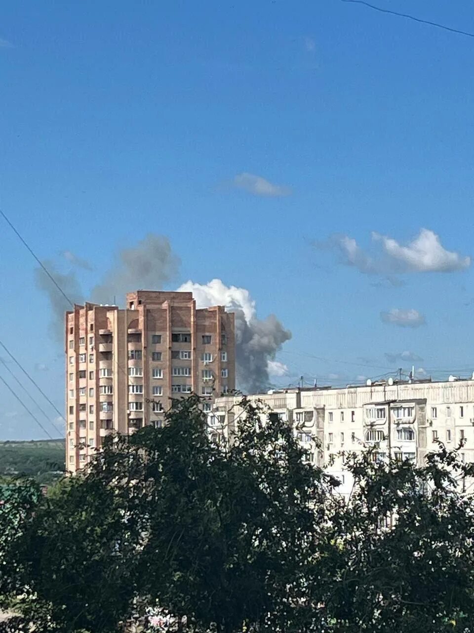 Машзавод 100 луганск. Луганск фото. Луганск куда прилетело. Луганск куда прилетело. Луганск куда прилетело.