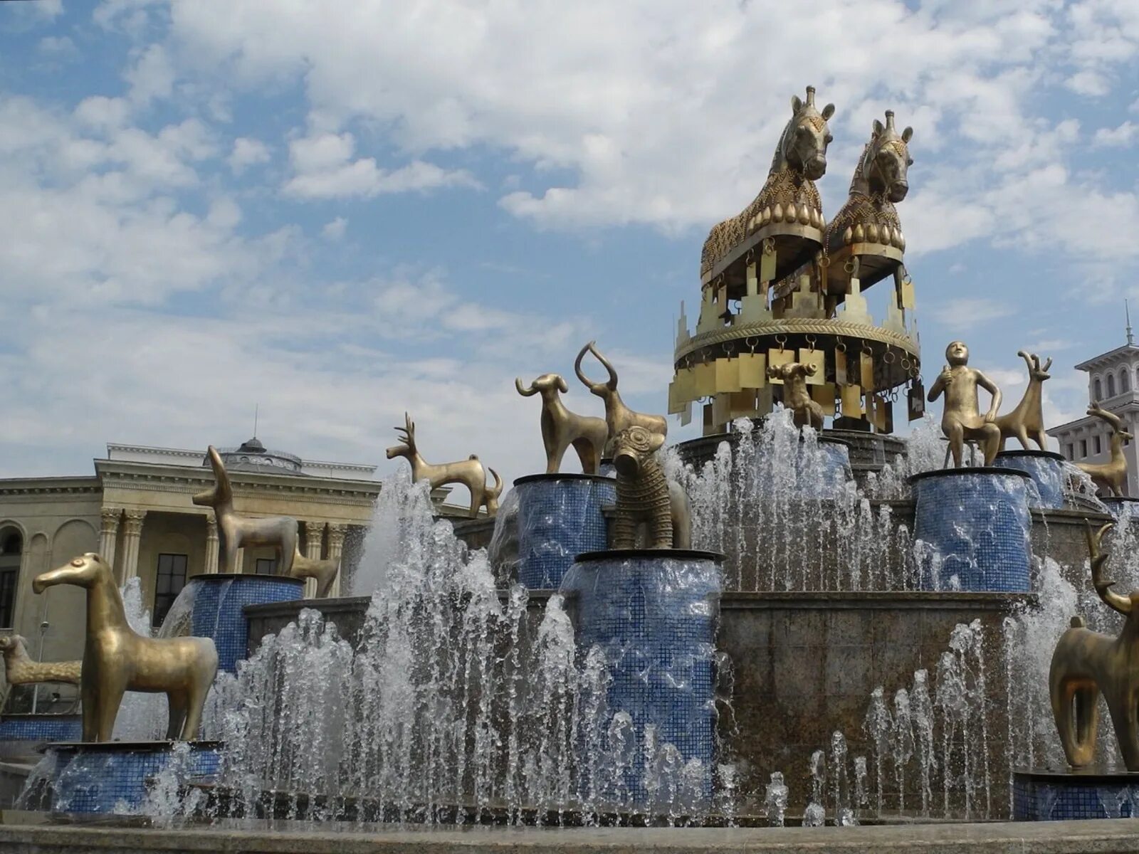 Кутаиси столица имеретии. Тбилиси кутаиси. Грузия тбилиси достопримечательности. Кутаиси. Кутаиси столица грузии.