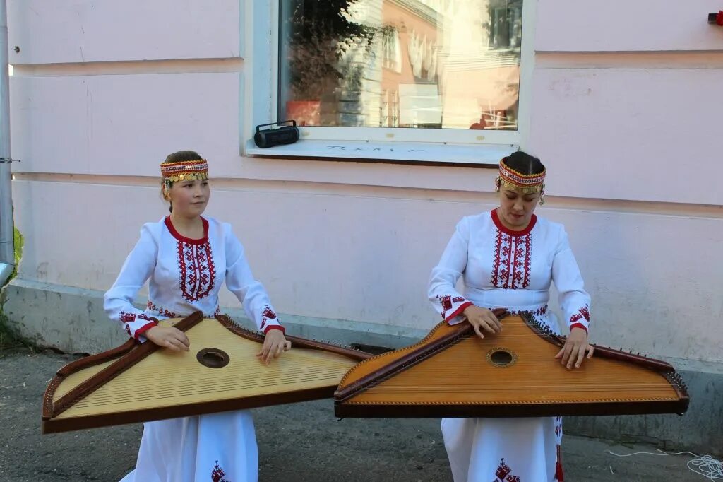 Марийский ансамбль гусляров. Шалимов ансамбль гусли. Марийский музыкальный инструмент гусли. Песни гусляров