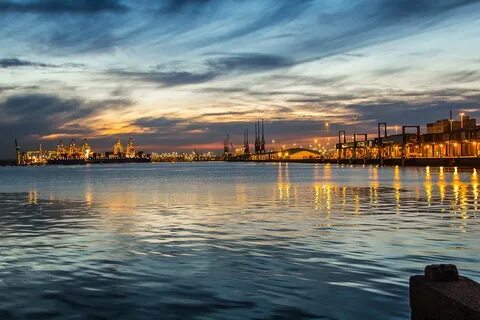 Город расположенный на берегу