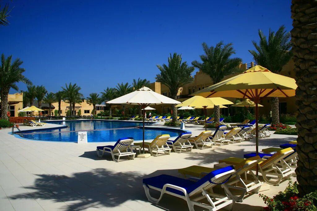 Вм бич резорт оаэ. Al hamra village 5 рас-эль-хайма. Риксос рас эль хайма. Маяк рас эль хамра. Al hamra village 4 оаэ.