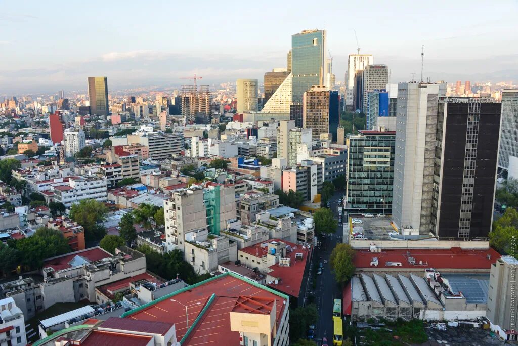 Самые большие города мексики. Мехико окраины. Мехико деловой центр. Деловые районы Мехико. Мехико-Сити население.