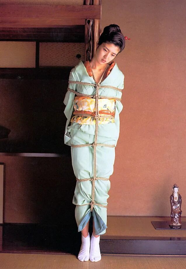 связанные школьницы японки. сибари геншин. связанная девушка в гольфах. связанные японские школьницы. шибари кинбаку.