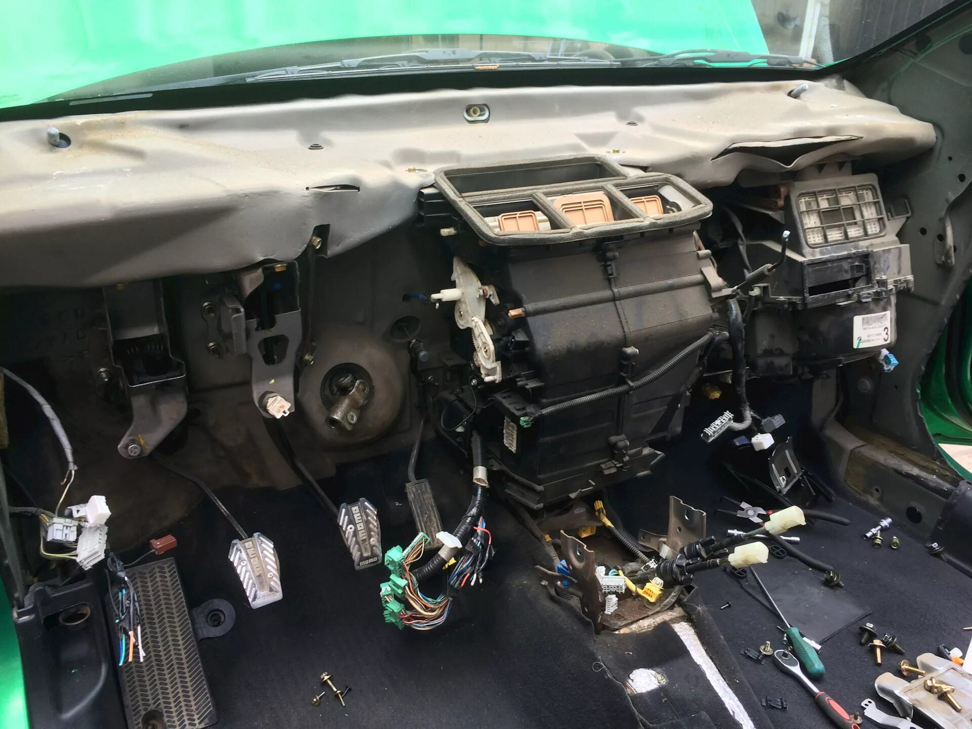 Отопление daewoo nexia n150. Как добраться до печки. Радиатор печки дэу нексия n150. Хино 500 как добраться до печки. 10 печка салона.