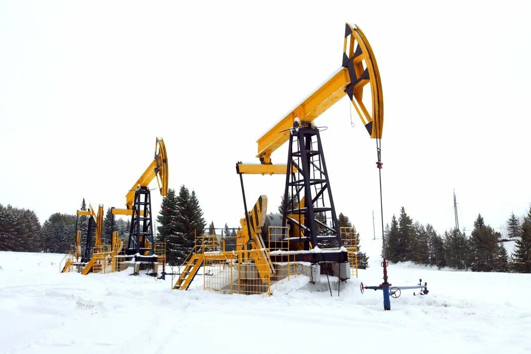 Добыча нефти в якутии. Станок качалка роснефть. буровая вышка ванкор. качалка нефти роснефть. кустовая площадка скважин роснефть.